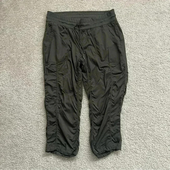 The North Face Black Capris - Picture 1 of 16